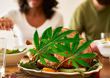 Dindes gratuites et repas chauds offerts pour Thanksgiving Giveaway par Cannabis Company